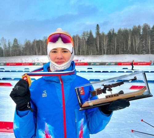 Подмосковная спортсменка победила в индивидуальной гонке на этапе Кубка России по биатлону — Спорт в Москве