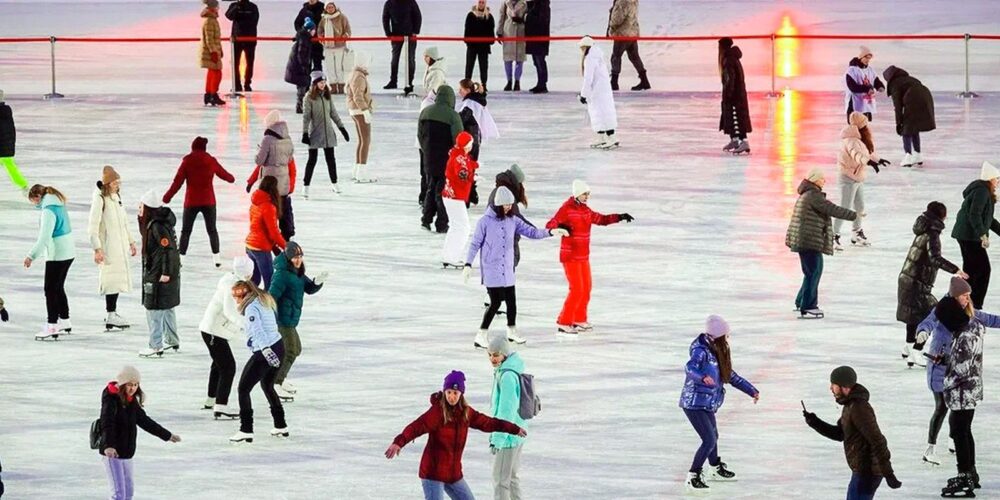 Катки, лыжные трассы, фитнес-тренировки: как отметить День зимних видов спорта в Москве