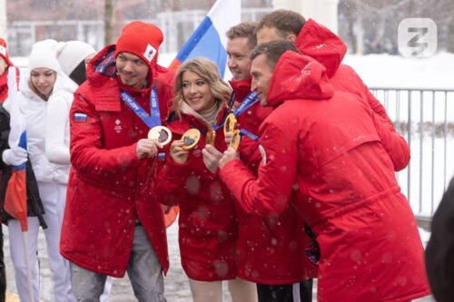 Александр Легков передал олимпийскую медаль для экспозиции на Аллее Славы на ВДНХ — Спорт в Москве
