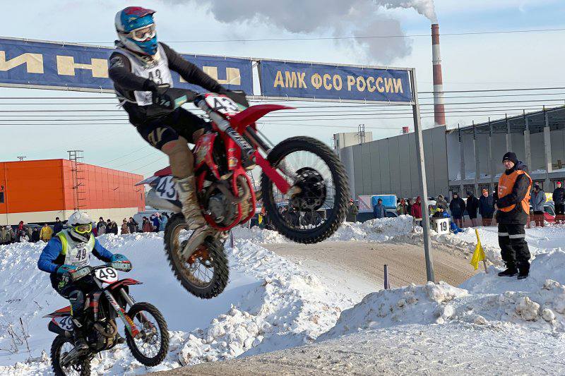 Более 200 спортсменов приняли участие в соревнованиях по мотокроссу в Подмосковье