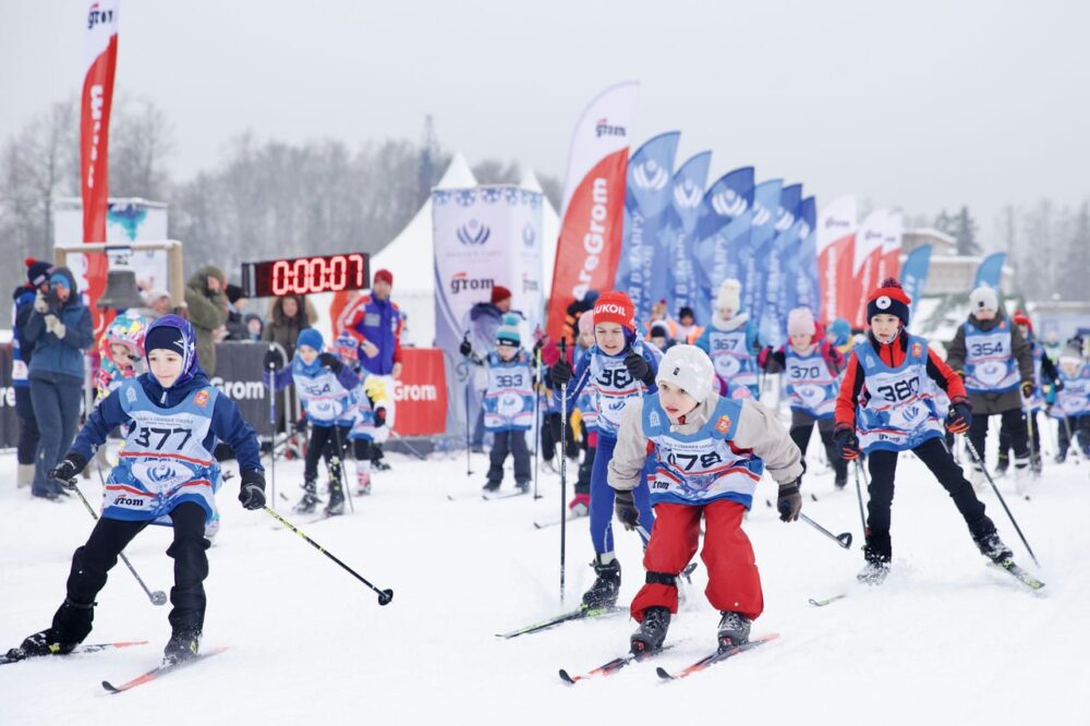 Более 600 участников вышли на старт марафона «Лыжня в Лавру» в Подмосковье — Спорт в Москве
