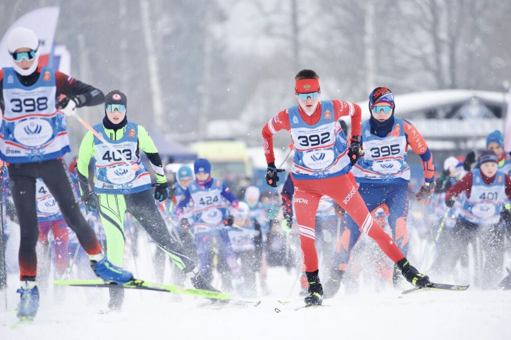 Более 600 участников вышли на старт марафона «Лыжня в Лавру» в Подмосковье