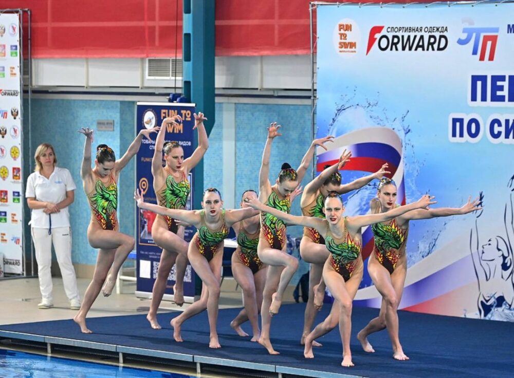 Более 400 спортсменов приняли участие в первенстве России по синхронному плаванию среди юношей и девушек в Чехове — Спорт в Москве