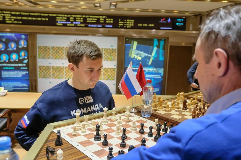 Сергей Карякин в Королёве сыграл шахматную партию с космонавтом на борту МКС