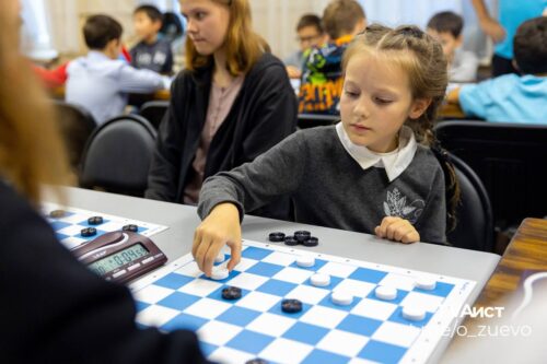 За выход в финал всероссийского турнира «Чудо-шашки» сразятся 30 школьных команд Подмосковья — Спорт в Москве
