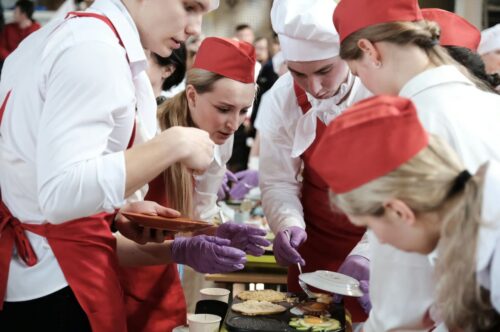 Спортсмены училищ олимпийского резерва сразились в кулинарном поединке в Чехове — Спорт в Москве
