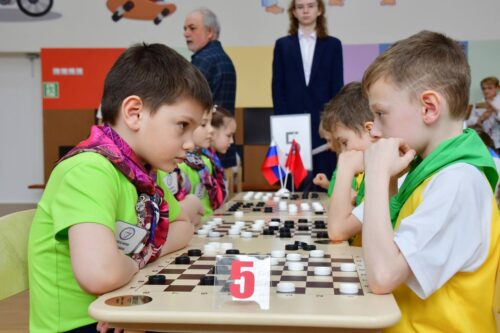 В Подмосковье прошел финал соревнований для дошкольников по шашкам — Спорт в Москве