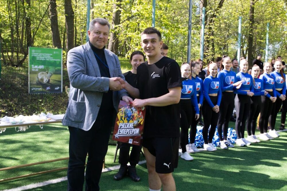 Открыли летний сезон: турнир по мини-футболу прошел в парке «Царицыно»