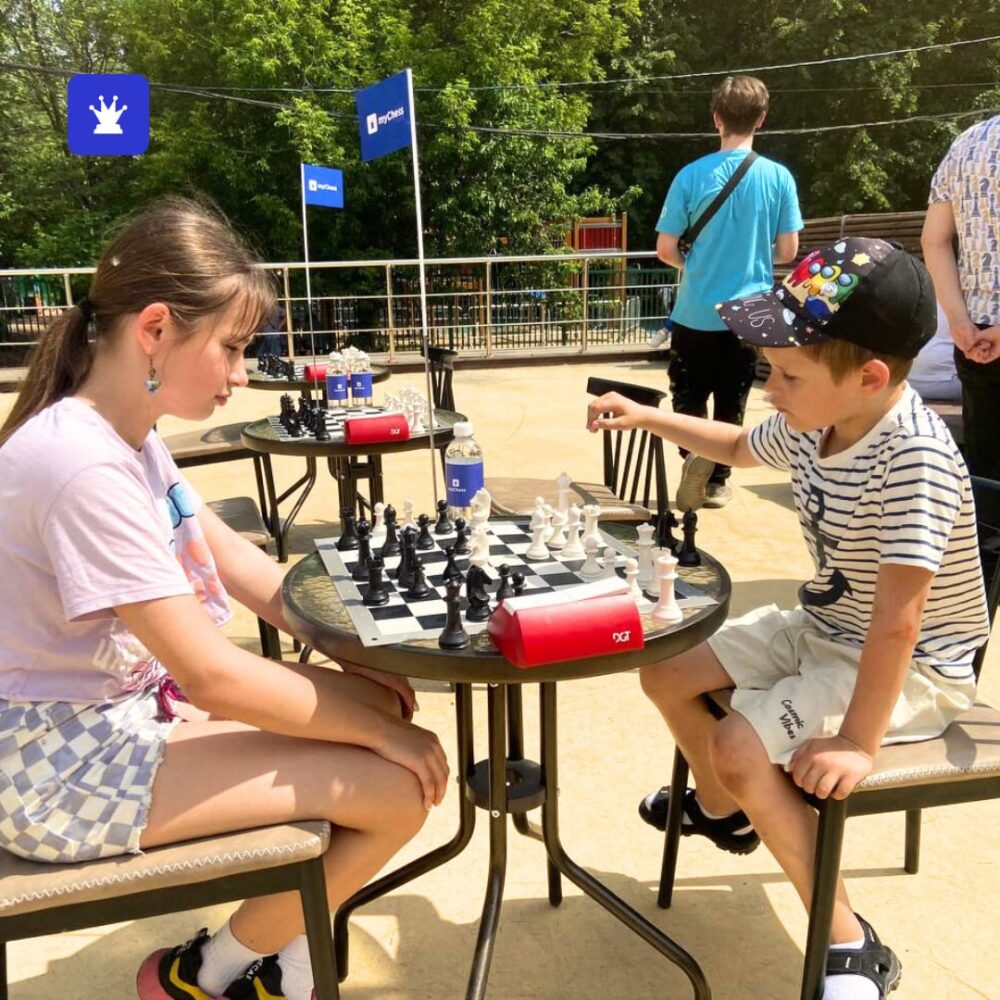 Ведущий гроссмейстер России Ян Непомнящий принял участие в шахматном фестивале в День защиты детей