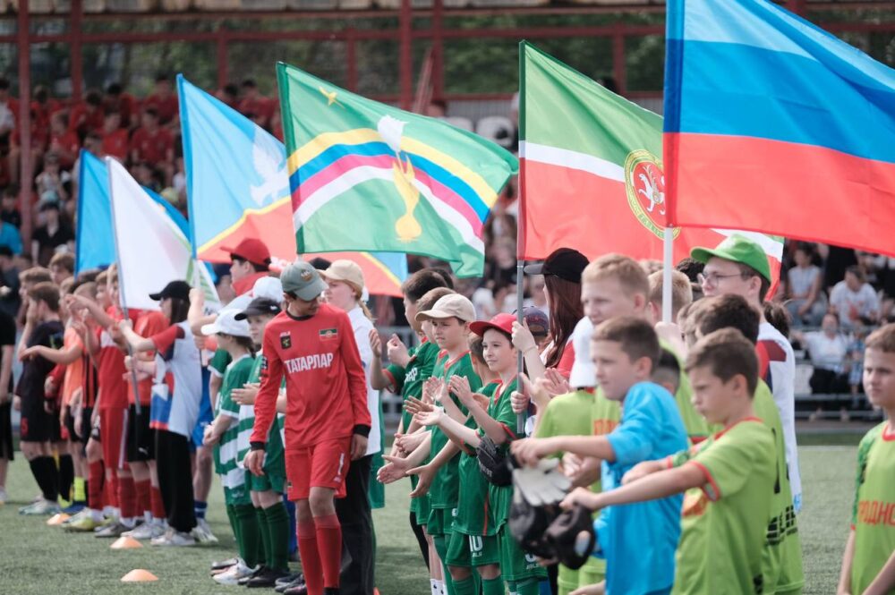 Более 1500 юных футболистов и зрителей приняли участие в Кубке Флагов в Химках — Спорт в Москве