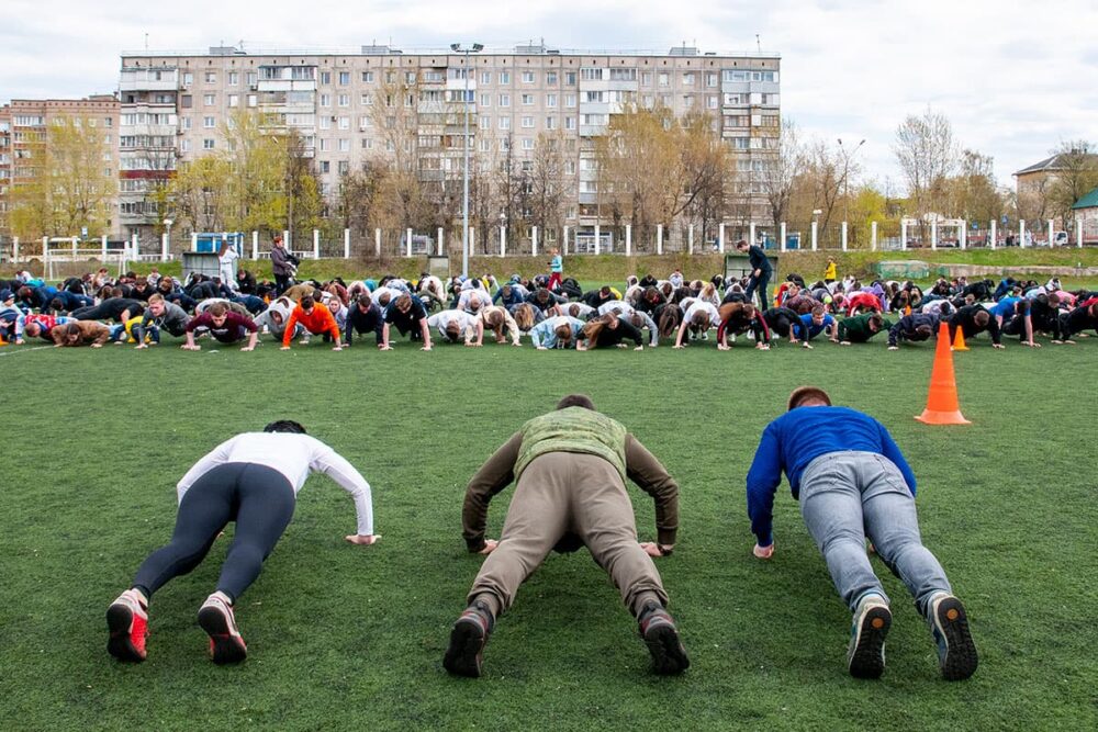 Жители Дзержинского приняли участие в акции «Рекорд Победы», приуроченной к 77-летию Великой Победы