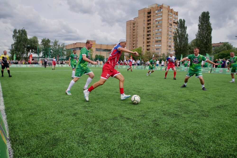 3000 болельщиков посетили игру «Легенд футбола» в Климовске