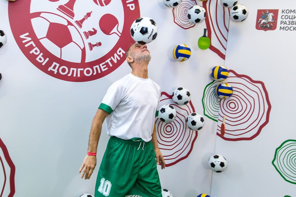 Спортивные игры, борьба и тир: какие занятия проекта «Московское долголетие» могут заинтересовать мужчин