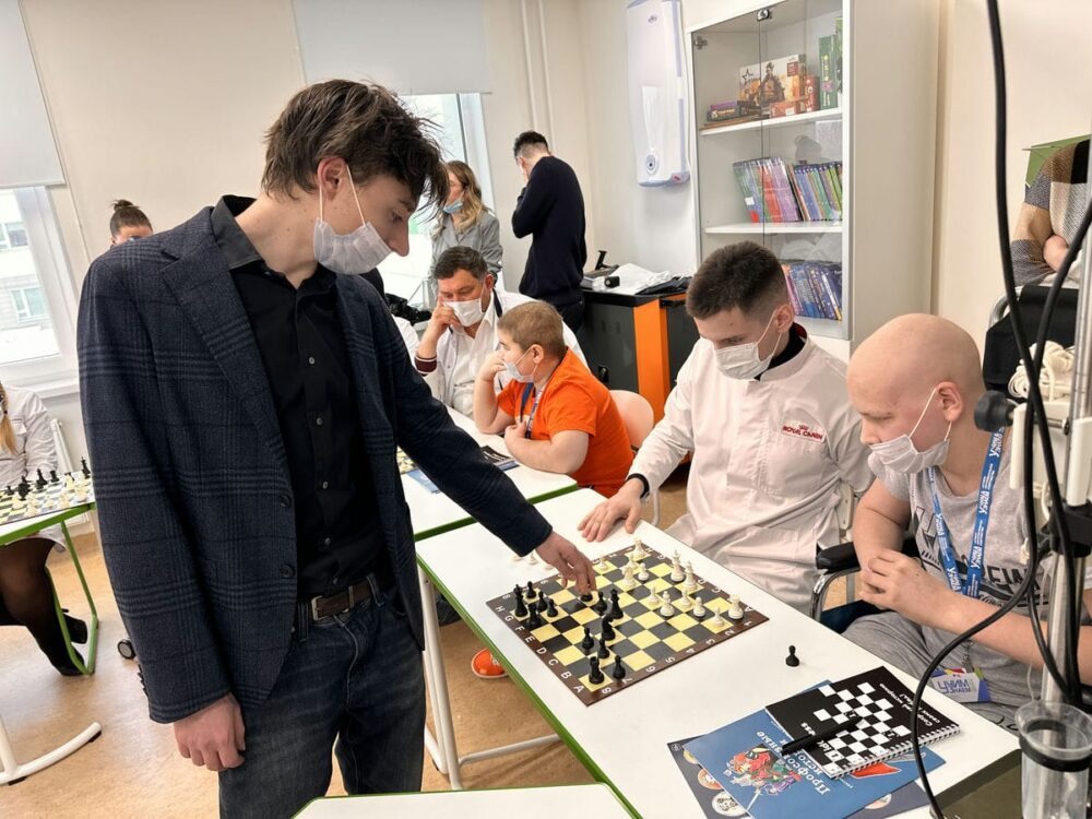 «Я борюсь до конца! – в онкоцентре состоялся сеанс одновременной игры в шахматы — Спорт в Москве