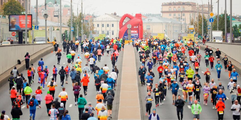 Около 30 тысяч человек пробежали Московский марафон по центральным улицам города — Спорт в Москве