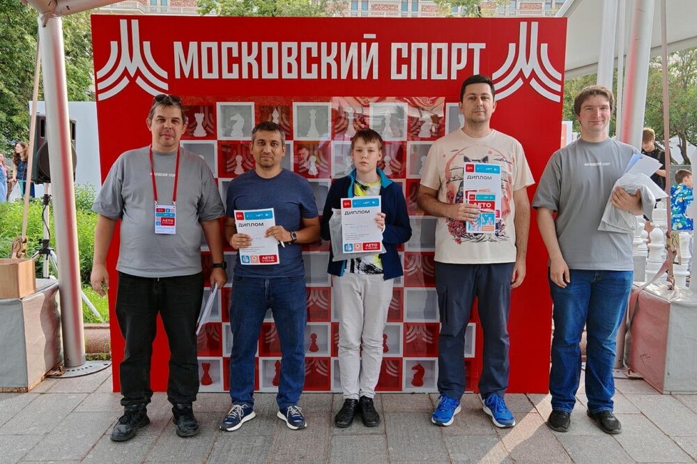 Михаил Кузнецов и Владислав Селиверстов отличились в турнирах «Шахматного сквера» — Спорт в Москве