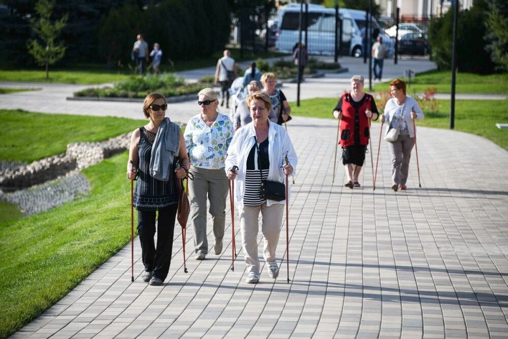 Горожан старшего поколения приглашают на массовый заход по скандинавской ходьбе «Московского долголетия»