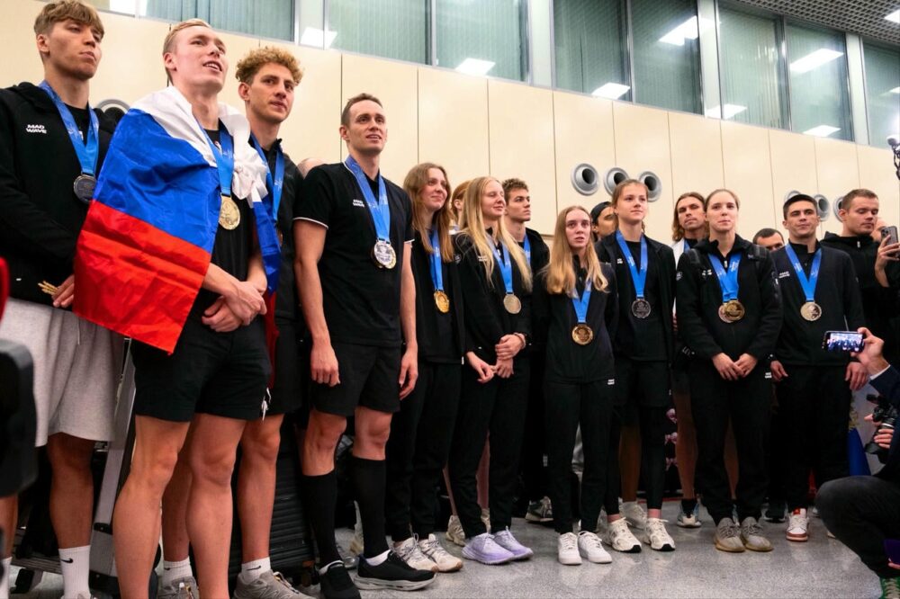 Подмосковные спортсмены вернулись с чемпионата мира по водным видам спорта в Сингапуре — Спорт в Москве