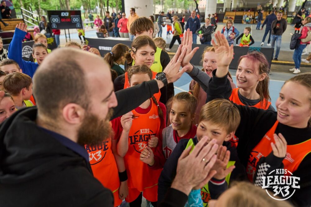 Владимир Агабабьян провел мастер-класс для участников Kids League 3x3