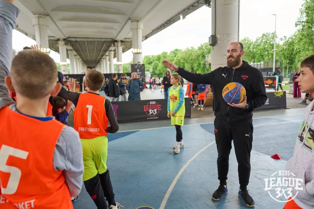 Владимир Агабабьян провел мастер-класс для участников Kids League 3x3