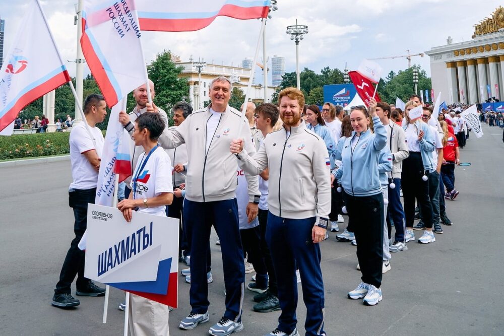 Шахматисты приняли участие в спортивном шествии в честь Дня физкультурника — Спорт в Москве