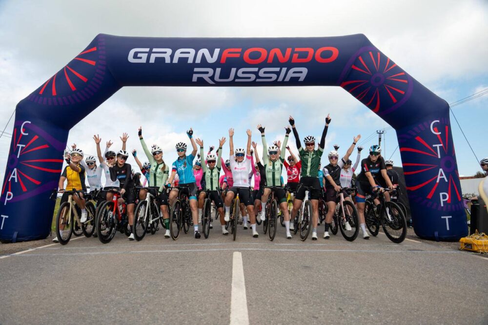 Более 700 участников вышли на старт серии Gran Fondo Russia-2025 в Серпухове — Спорт в Москве