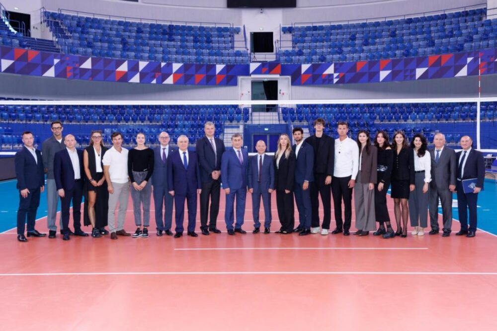 Вице-президент ВФВ Андрей Горбенко поздравил с завершением сезона пляжников московского «Динамо» — Спорт в Москве