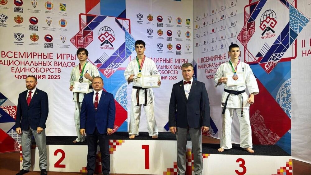 Студент МГУСиТ Егор Шапошников завоевал золото и бронзу на чемпионате мира по всестилевому каратэ — Спорт в Москве