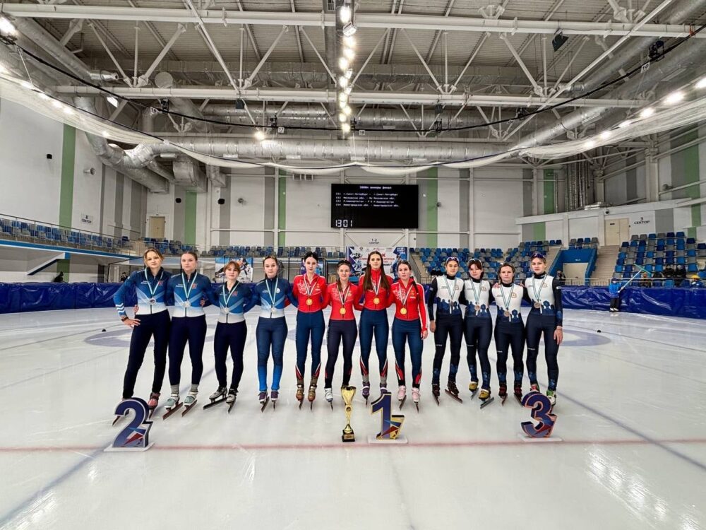 Семь медалей завоевали подмосковные конькобежцы на Кубковой серии по шорт-треку — Спорт в Москве