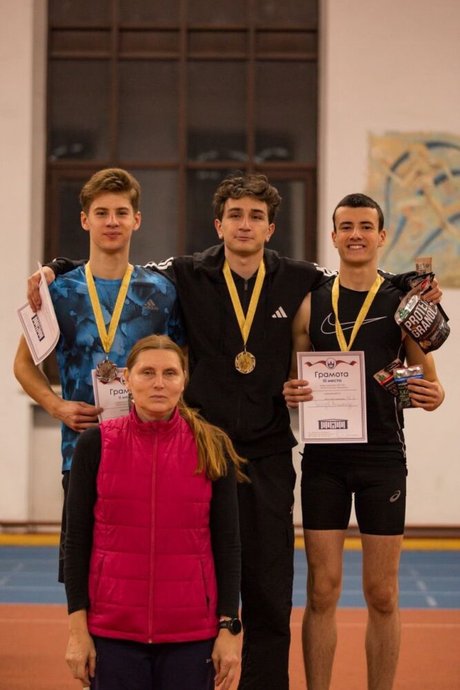 В МГУ определили самых быстрых и ловких первокурсников на традиционном легкоатлетическом первенстве — Спорт в Москве