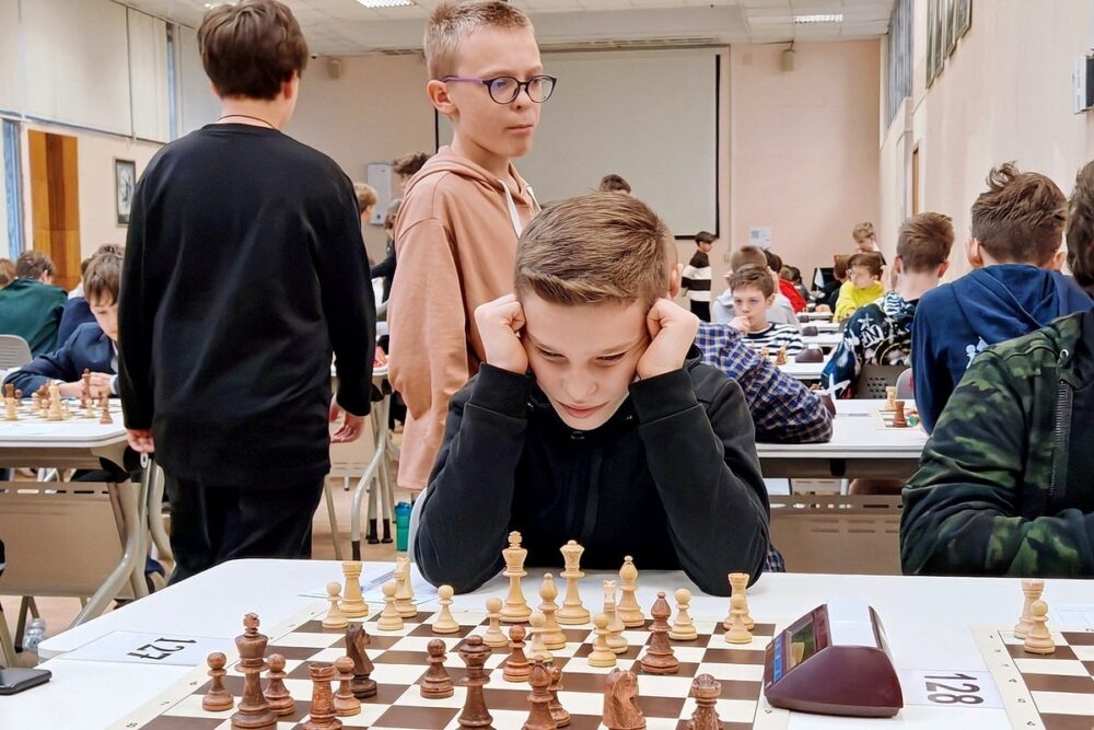 Арсений Клещевников одержал победу в первенстве Москвы до 15 лет за тур до финиша — Спорт в Москве