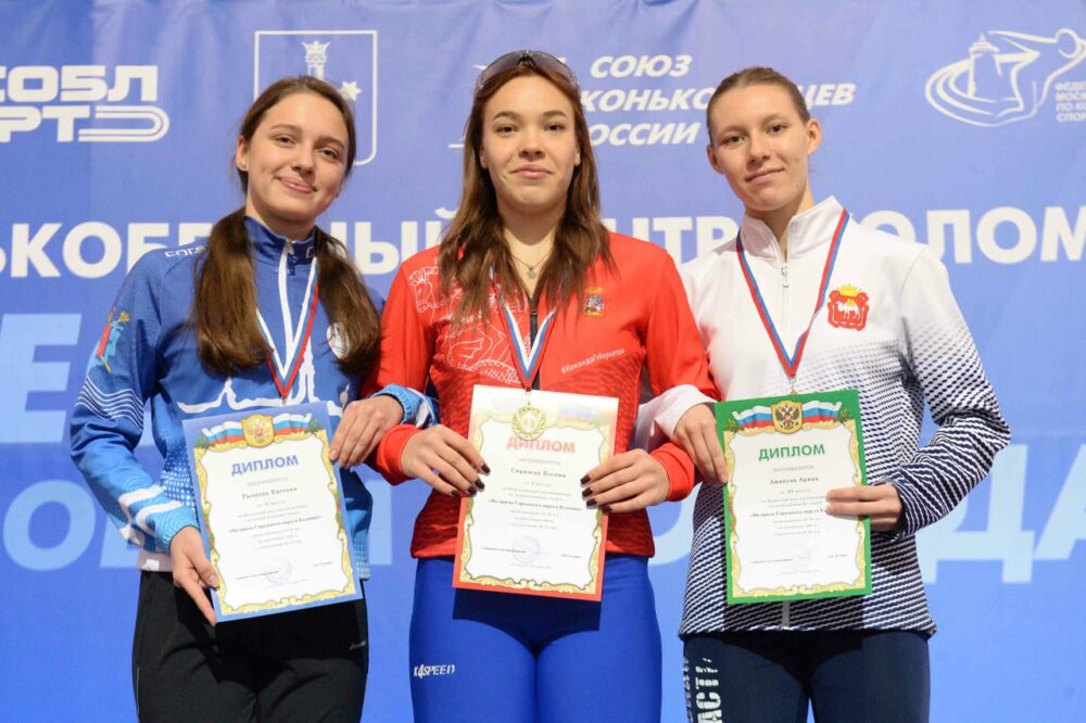 Четыре медали завоевали подмосковные конькобежцы на всероссийских соревнованиях в Коломне — Спорт в Москве