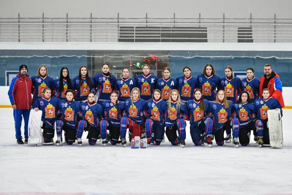 Подмосковная команда стала победителем этапа первенства России по хоккею среди девушек — Спорт в Москве