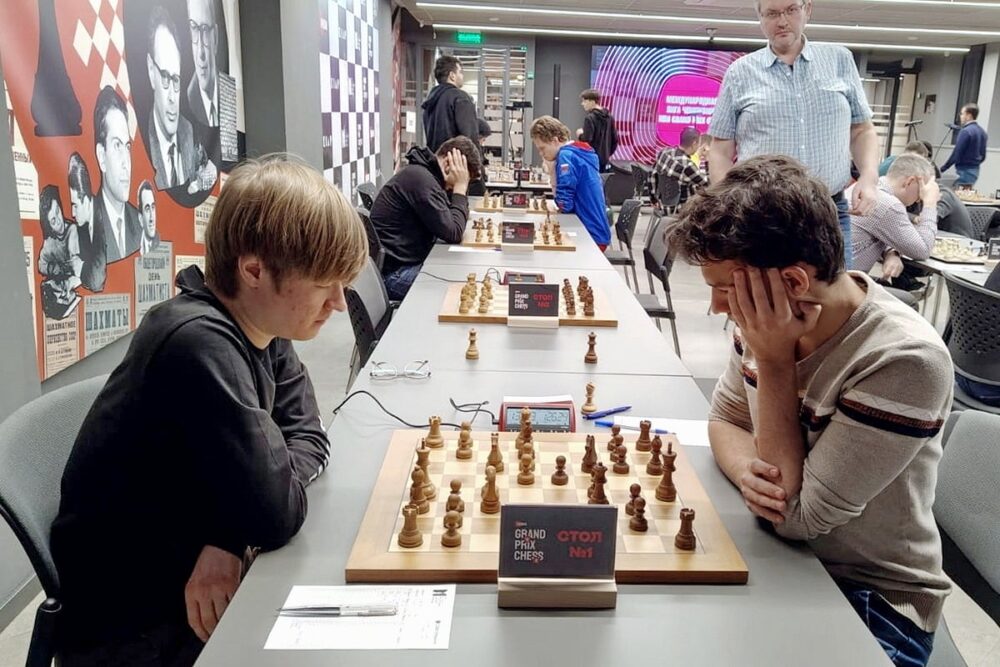 Алишер Сулейменов лидирует в турнире ИВИ Grand Prix Chess III за два тура до финиша — Спорт в Москве