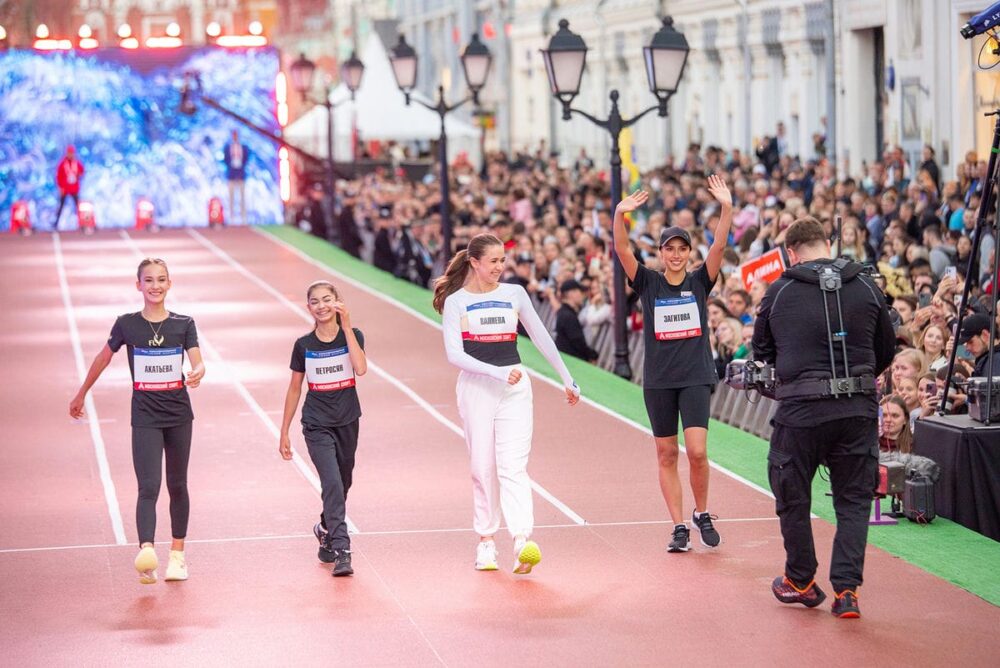 Забег звезд на Никольской улице открыл Неделю легкой атлетики в Москве