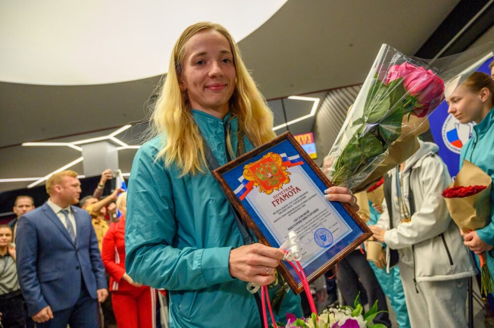 Чемпионку Сурдлимпийских игр из Подмосковья Викторию Аксенову встретили в аэропорту Шереметьево — Спорт в Москве
