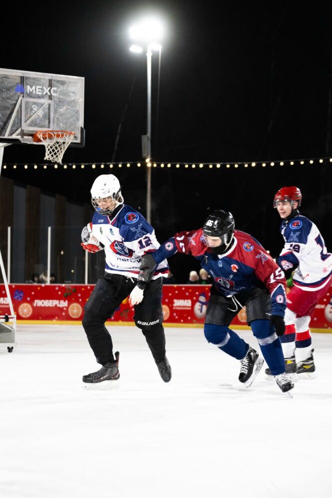 Матч по баскетболу на льду прошёл в Люберцах в рамках открытия зимнего сезона в парках — Спорт в Москве