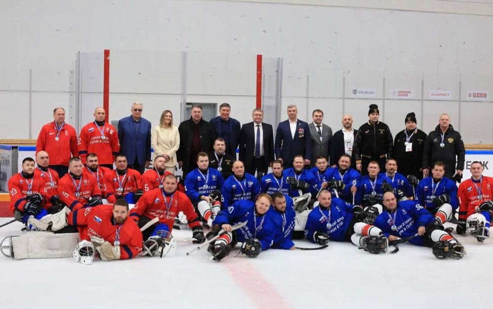В Москве прошел Открытый товарищеский матч по следж-хоккею между командами, сформированными из ветеранов СВО — Спорт в Москве