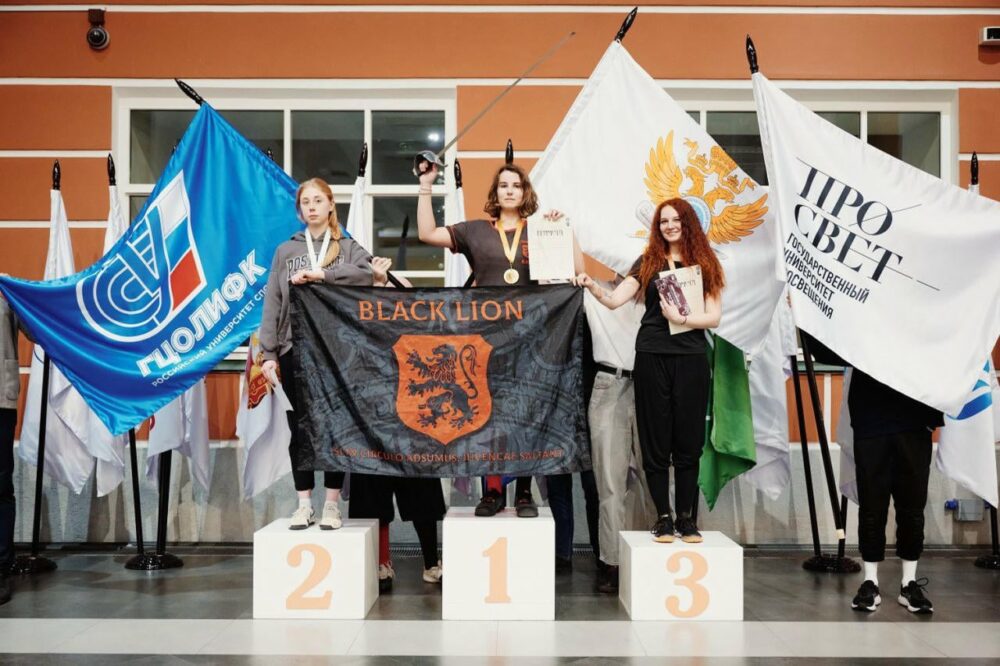 Выпускница РУС «ГЦОЛИФК» Дарья Бочканова завоевала серебро на Открытом кубке НИУ ВШЭ по историческому фехтованию! — Спорт в Москве