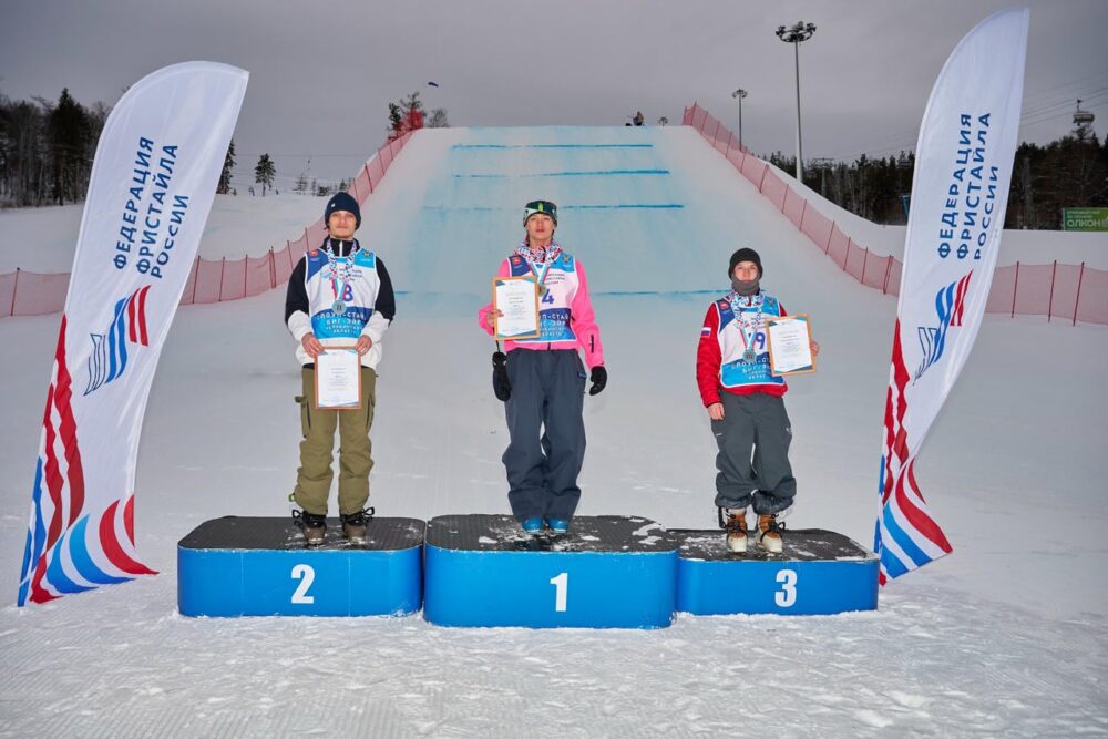 Подмосковный спортсмен завоевал серебряную медаль на этапе Кубка России по фристайлу — Спорт в Москве