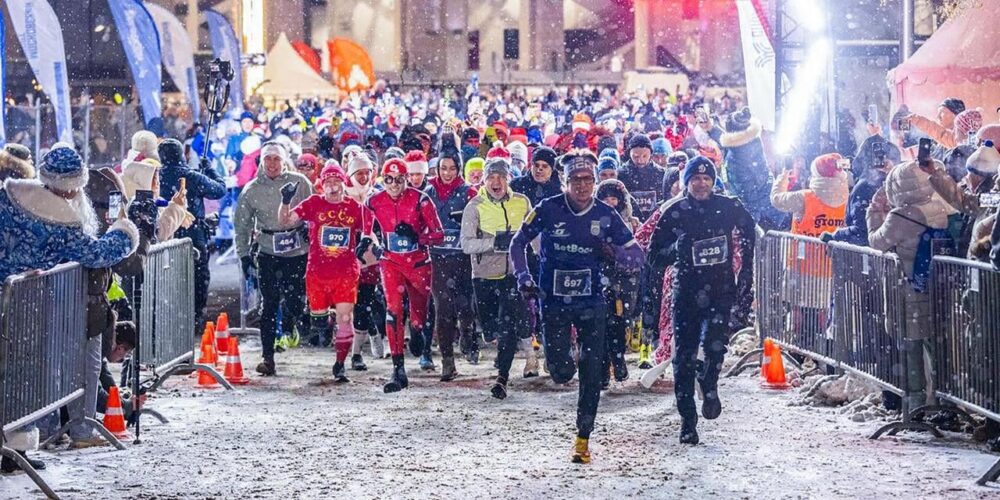 Горячий чай и памятная медаль: как прошел первый забег 2026 года в «Лужниках» — Спорт в Москве