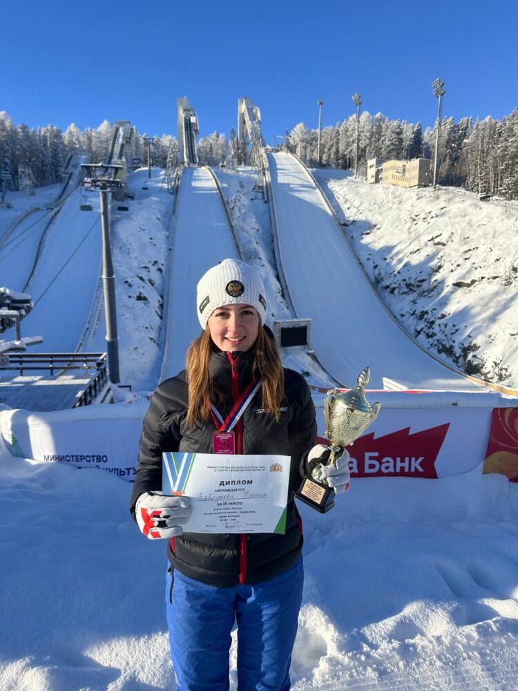 Подмосковная спортсменка завоевала «бронзу» на этапе Кубка России по прыжкам с трамплина — Спорт в Москве
