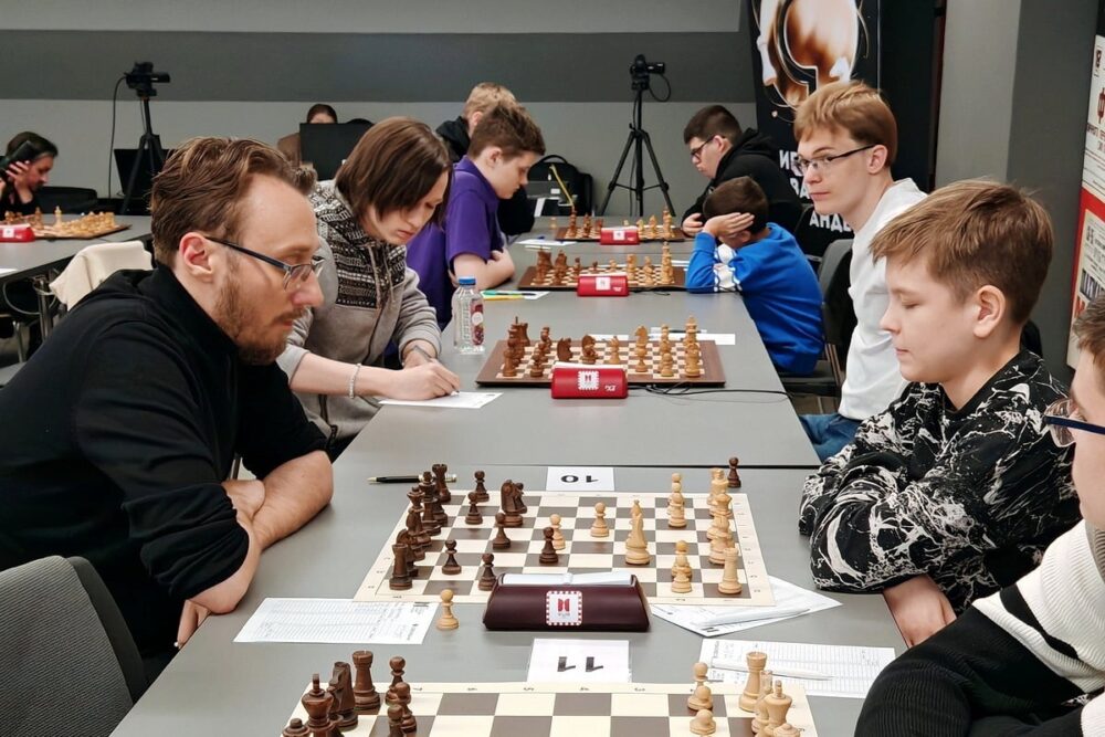 Три шахматиста делят лидерство на Кубка Москвы по классике — Спорт в Москве