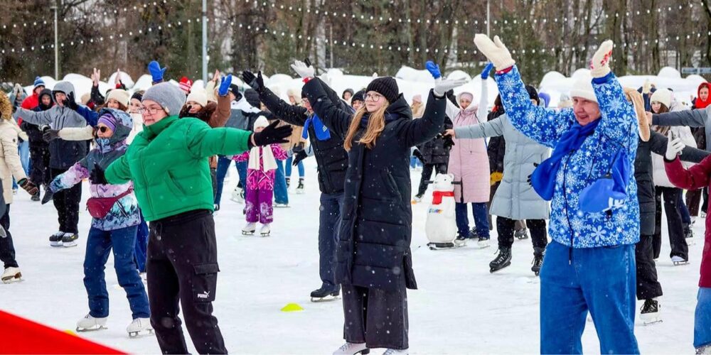 В массовой тренировке по катанию на коньках в «Лужниках» приняли участие 1370 человек — Спорт в Москве