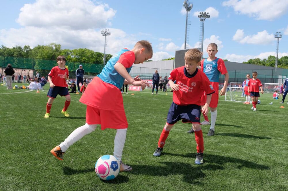 30 школьных команд из Подмосковья приняли участие в фестивале «Урок футбола» в Лужниках