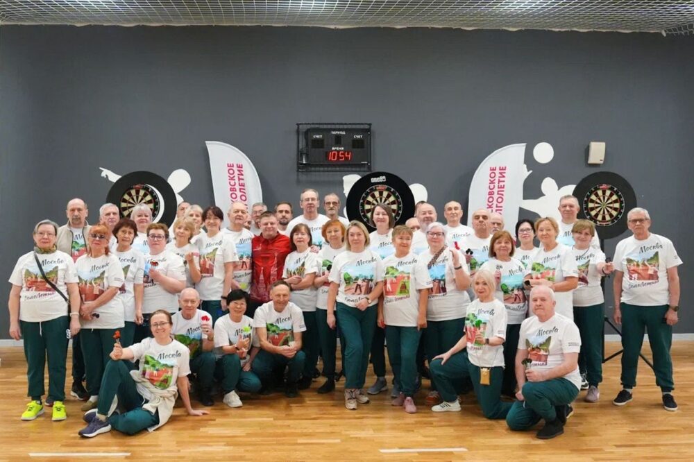 Прошел первый турнир по дартсу среди участников «Московского долголетия» — Спорт в Москве