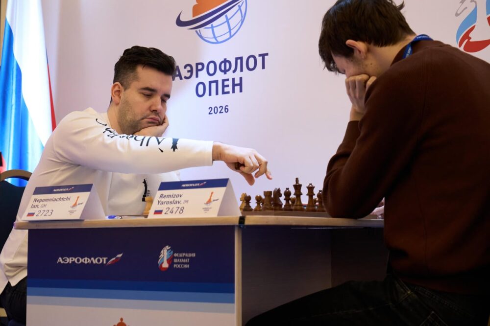 Ян Непомнящий и Реза Махдави лидируют на 