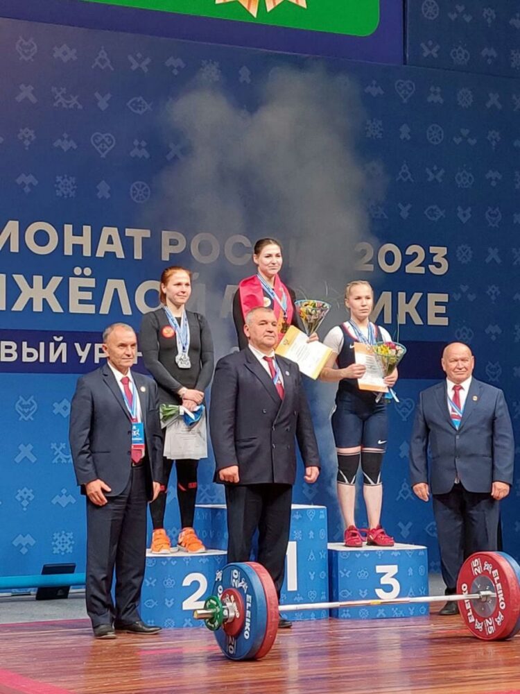 Одиннадцать медалей завоевали подмосковные тяжелоатлетки на чемпионате России