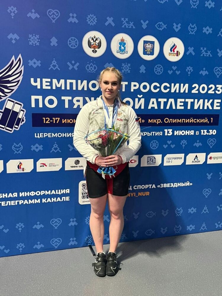 Одиннадцать медалей завоевали подмосковные тяжелоатлетки на чемпионате России