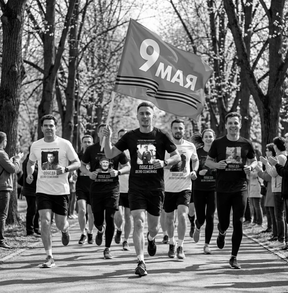 «Эстафета памяти: Бегу с героем» — федеральный патриотический забег с портретами Героев ВОВ и СВО пройдет на ВДНХ 2 мая — Спорт в Москве
